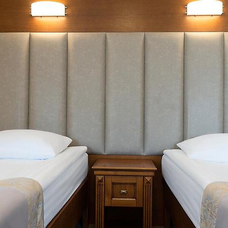 Hotel Lviv Kültér fotó