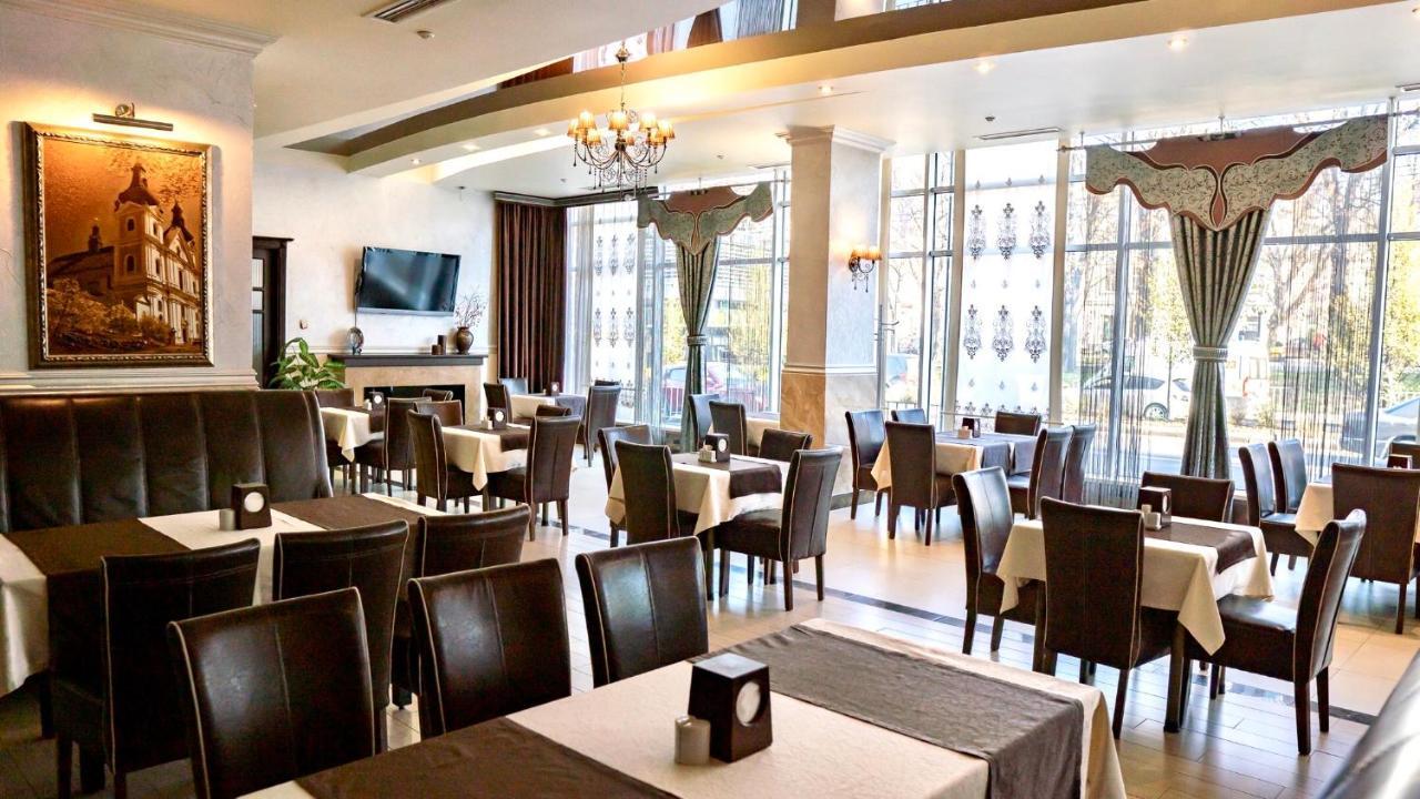 Hotel Lviv Kültér fotó