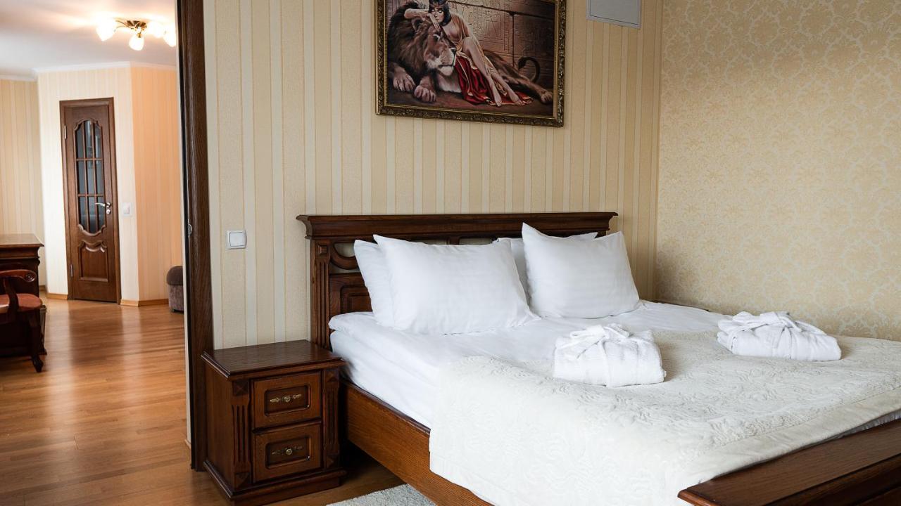 Hotel Lviv Kültér fotó