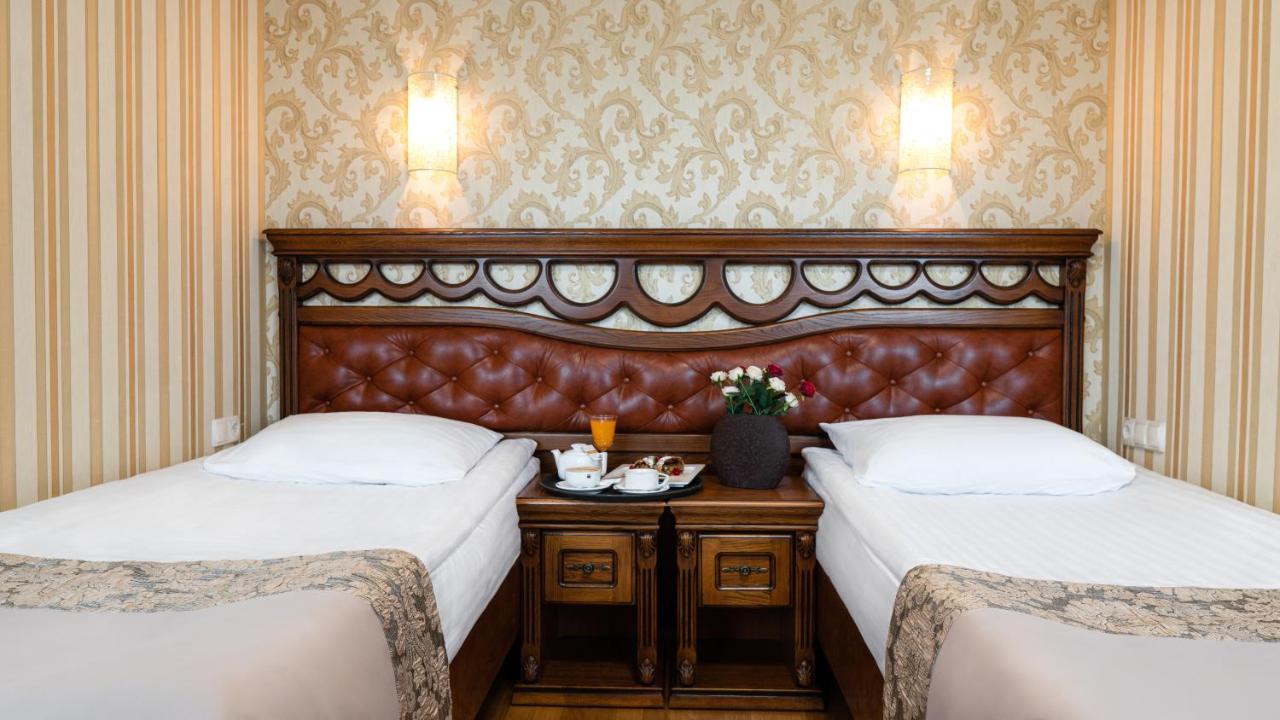 Hotel Lviv Kültér fotó