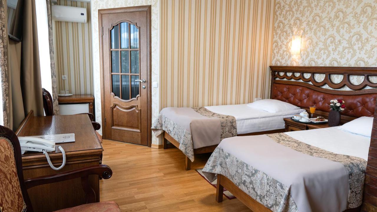Hotel Lviv Kültér fotó