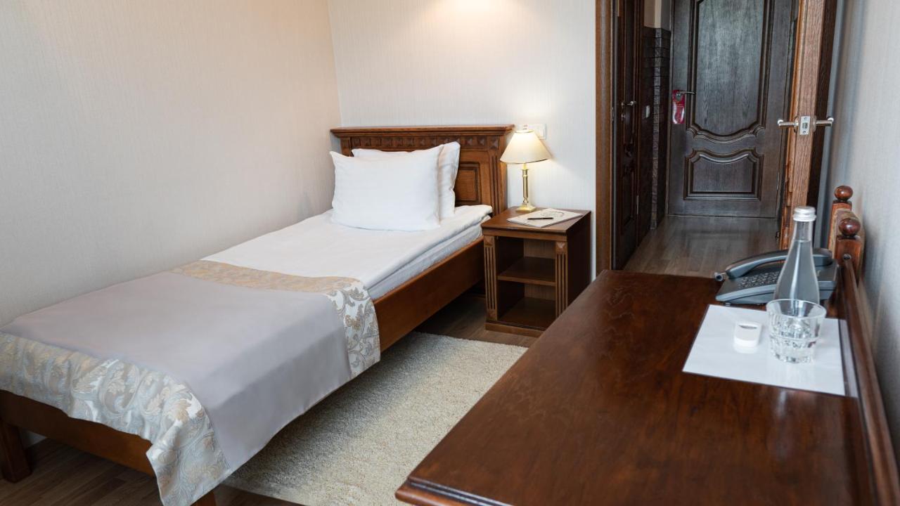 Hotel Lviv Kültér fotó