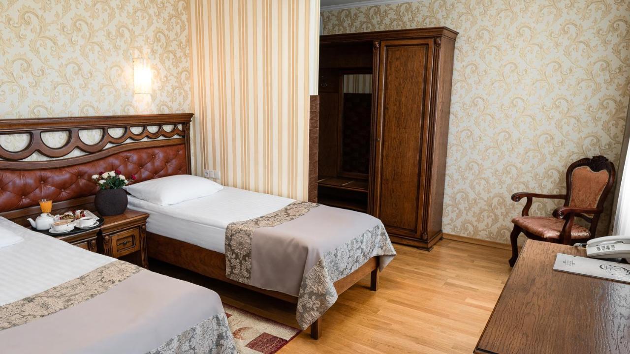 Hotel Lviv Kültér fotó