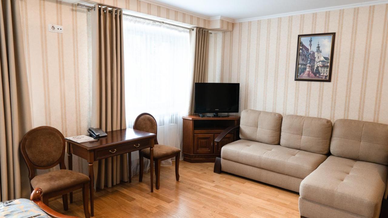 Hotel Lviv Kültér fotó