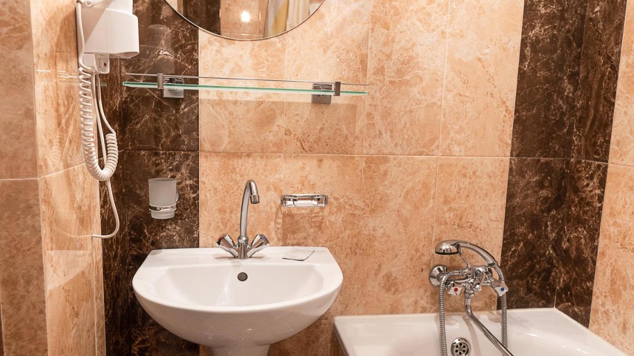 Hotel Lviv Kültér fotó