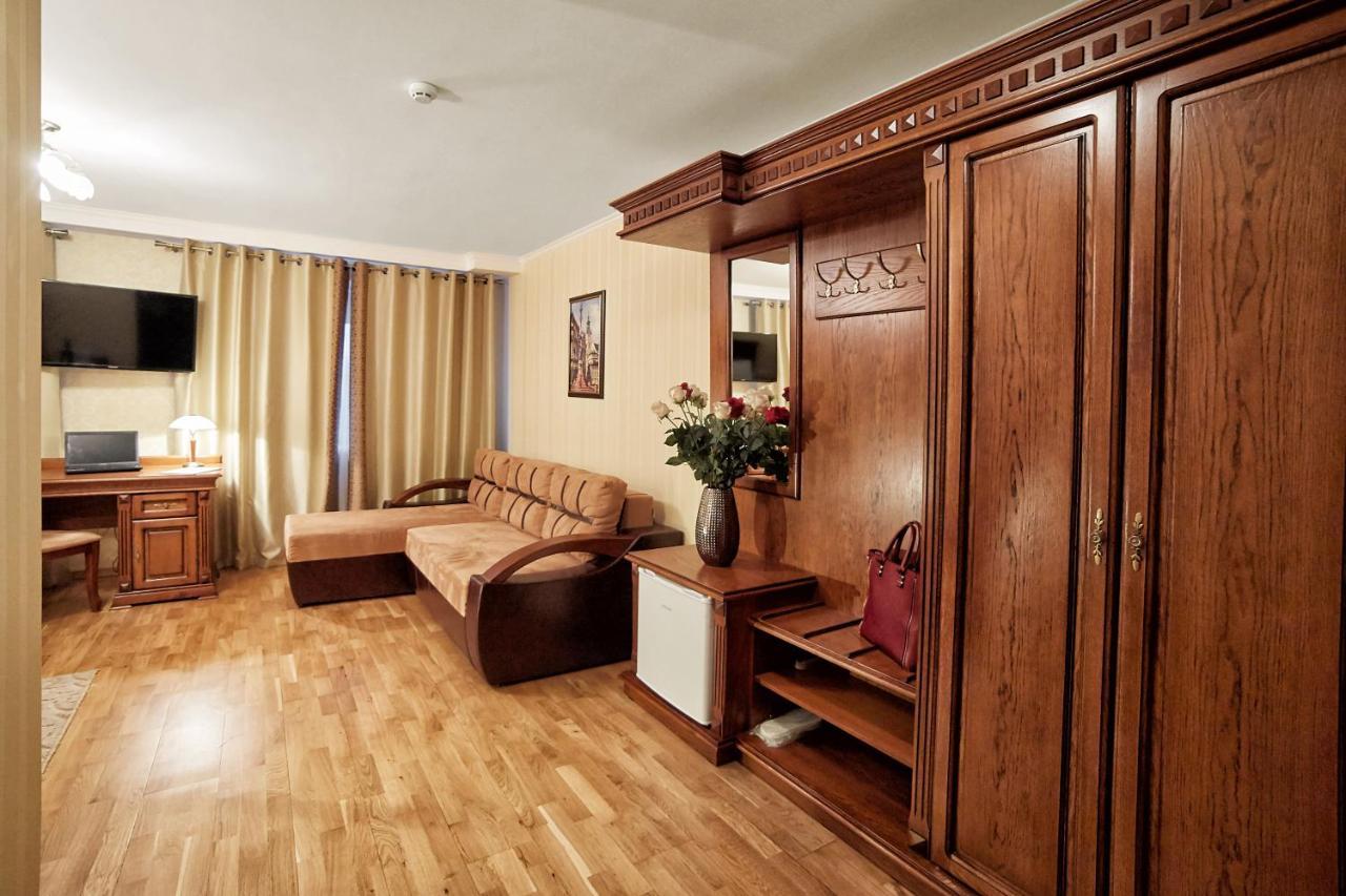 Hotel Lviv Kültér fotó
