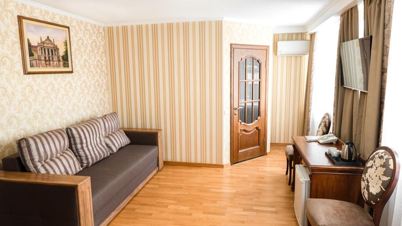 Hotel Lviv Kültér fotó