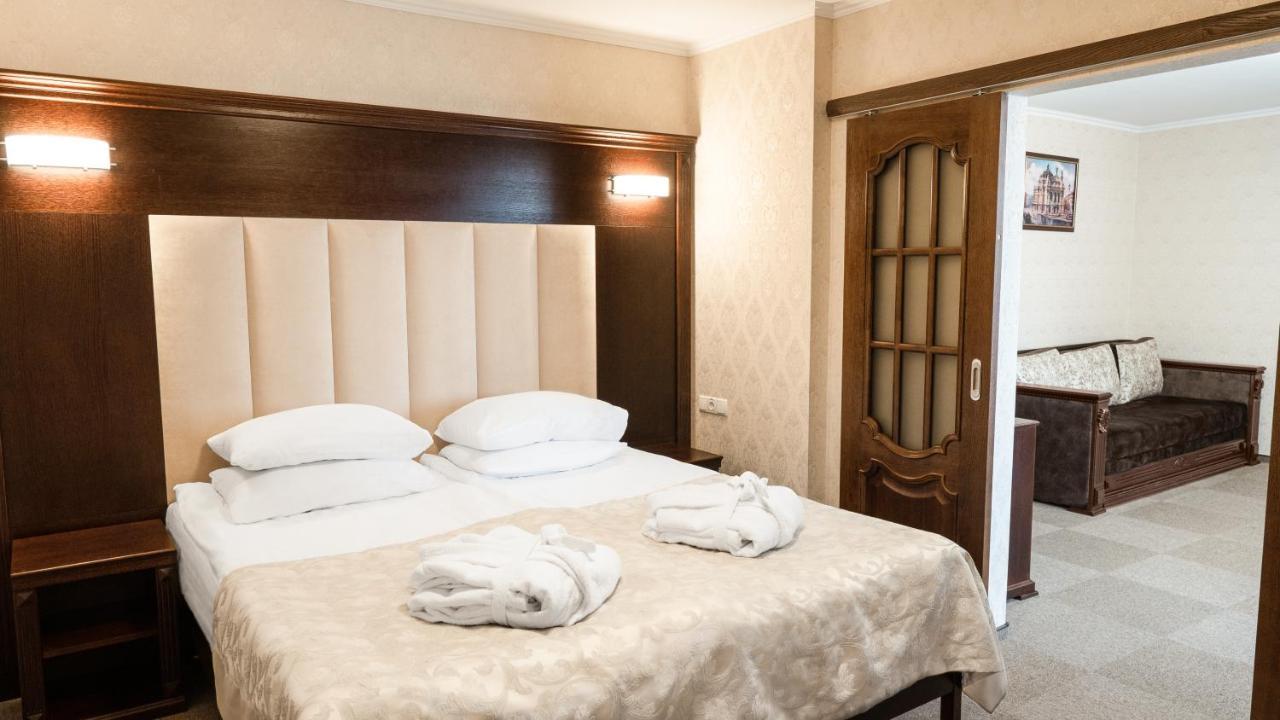 Hotel Lviv Kültér fotó