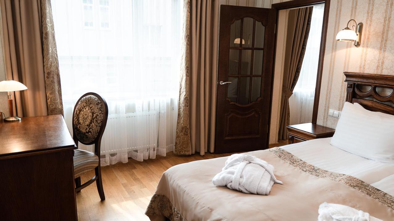 Hotel Lviv Kültér fotó