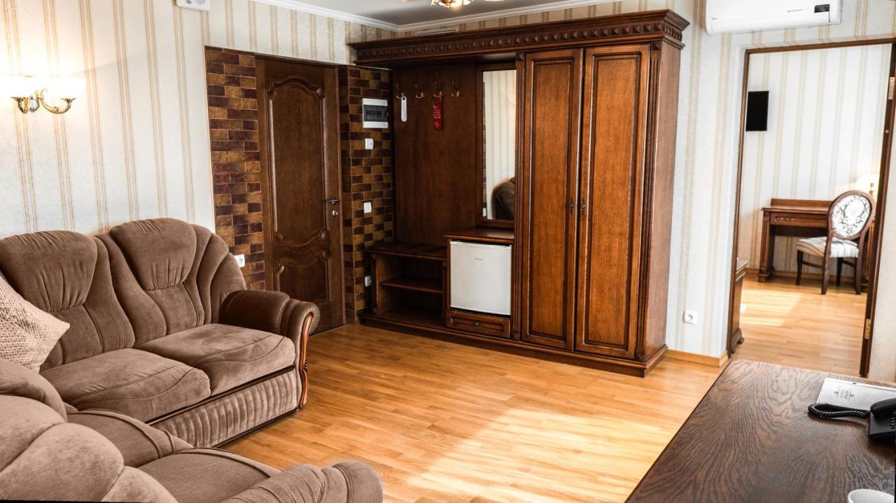 Hotel Lviv Kültér fotó