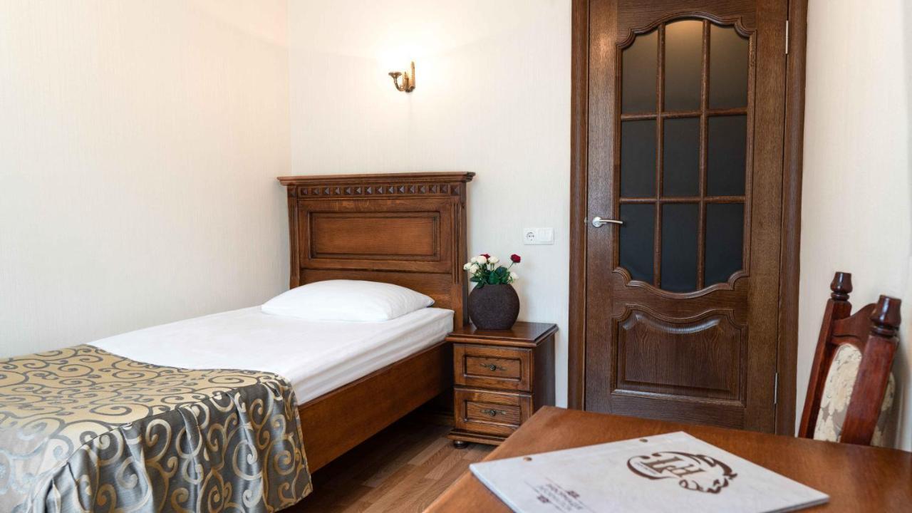 Hotel Lviv Kültér fotó