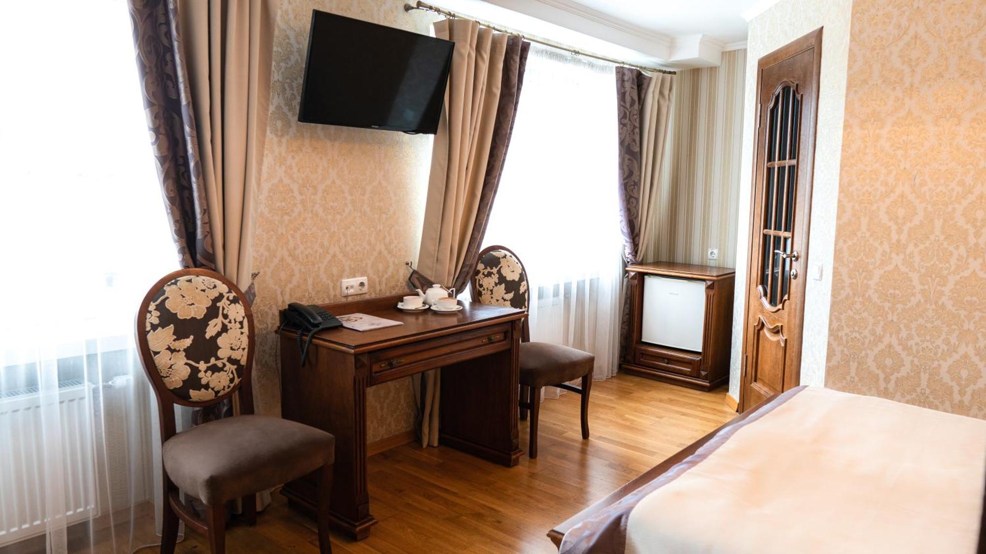 Hotel Lviv Kültér fotó